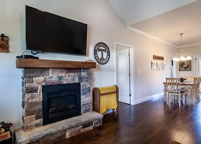 Cozy Cades Cove Condo With Community Pool
