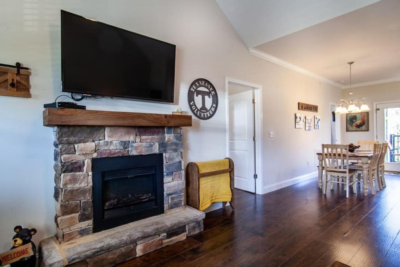 Cozy Cades Cove With Community Pool