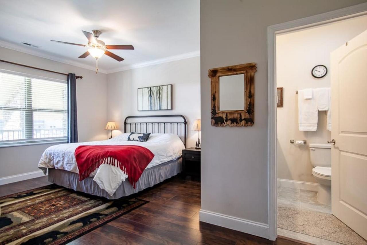 Cozy Cades Cove With Community Pool